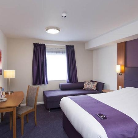 Premier Inn Cardiff North Экстерьер фото
