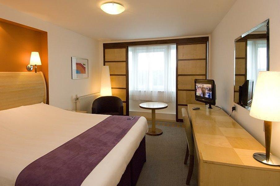Premier Inn Cardiff North Экстерьер фото