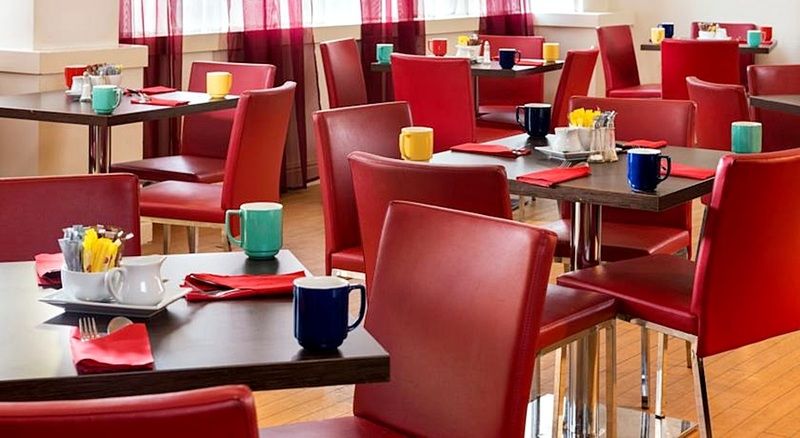 Premier Inn Cardiff North Экстерьер фото