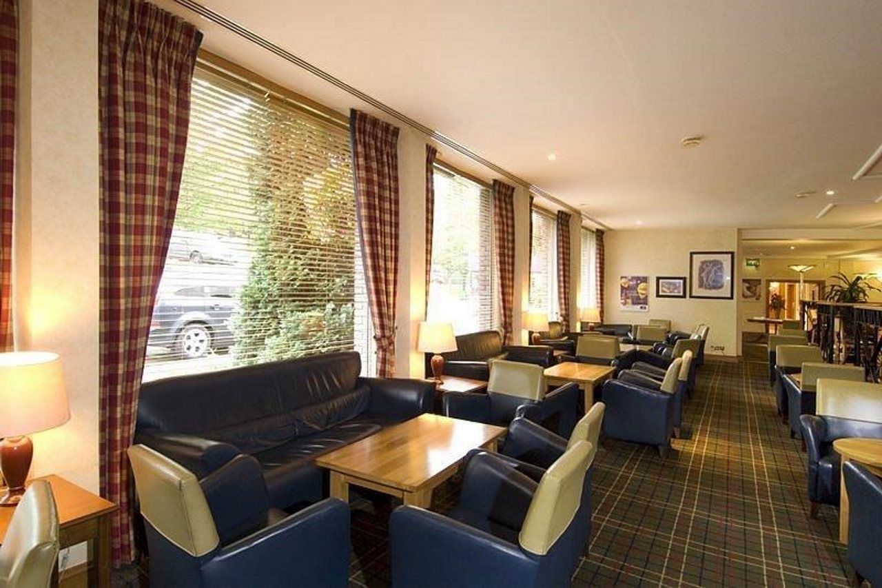 Premier Inn Cardiff North Экстерьер фото