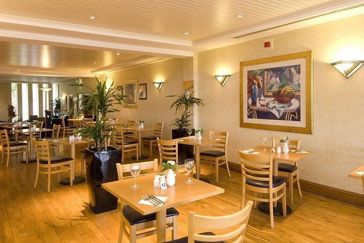Premier Inn Cardiff North Экстерьер фото